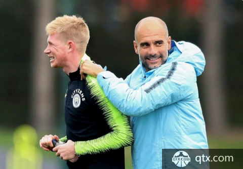 球员暖心动作感动全场（球员贴心举动温暖全场）