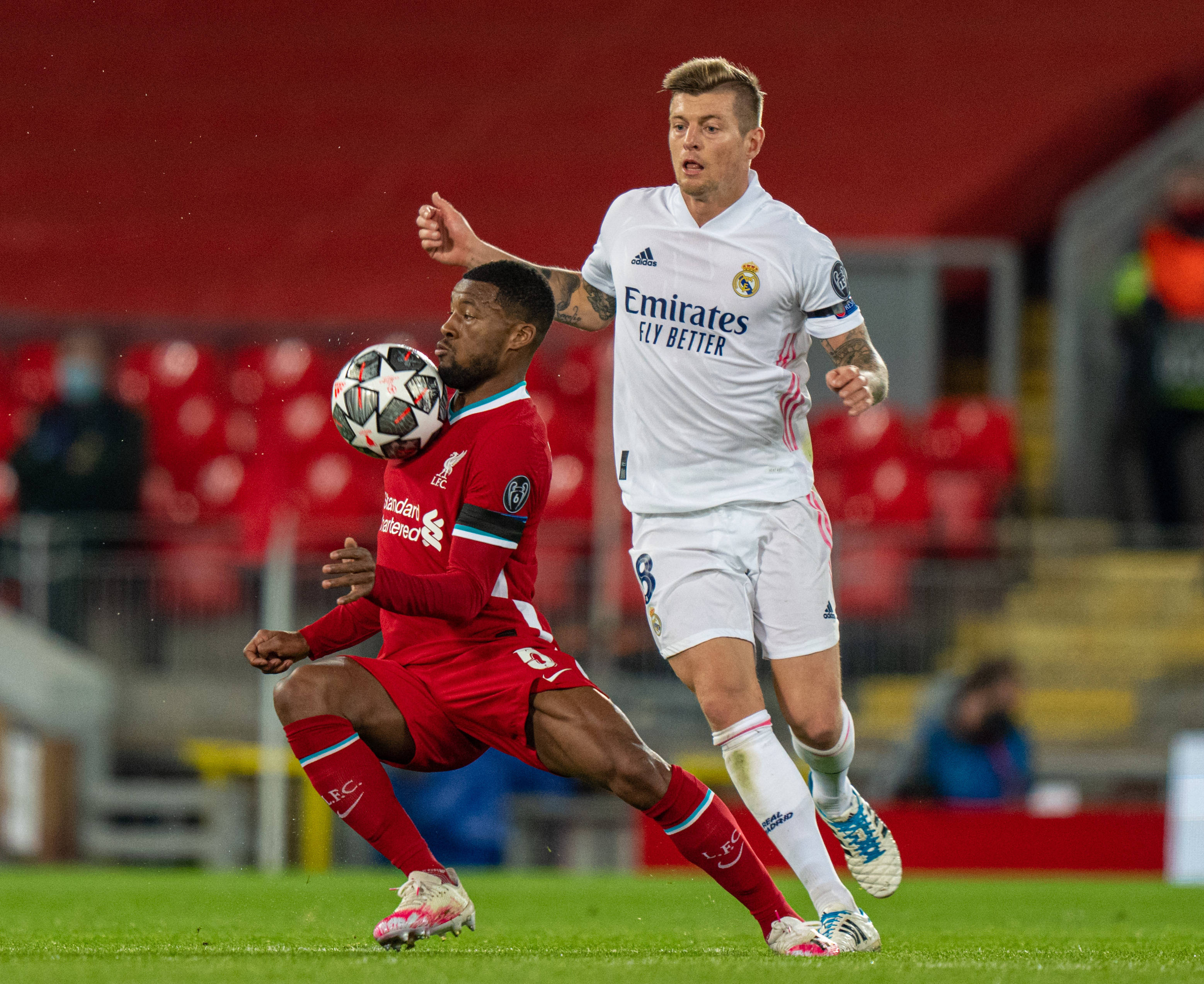 状态低迷！热刺遭遇各项赛事三连败，近7场仅取1胜（热刺陷颓势，各线三连败，近7战仅收一胜）