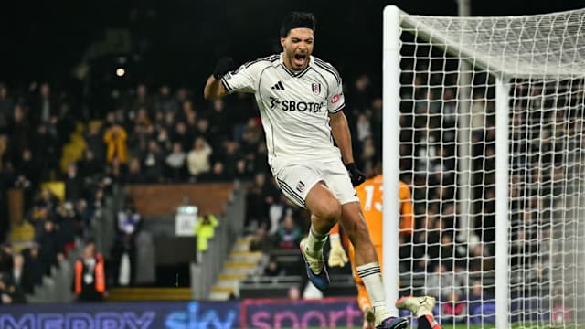 状态低迷！狄龙全场16中4，正负值-47（手感不佳！狄龙全场16投仅4中，正负值-47）