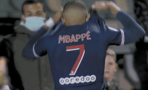 恩昆库转战意甲后表现低迷，转会费3700万欧元成“水漂”，难复巅峰状态。（恩昆库登陆意甲状态低迷，3700万欧转会费恐打水漂，难觅昔日巅峰）