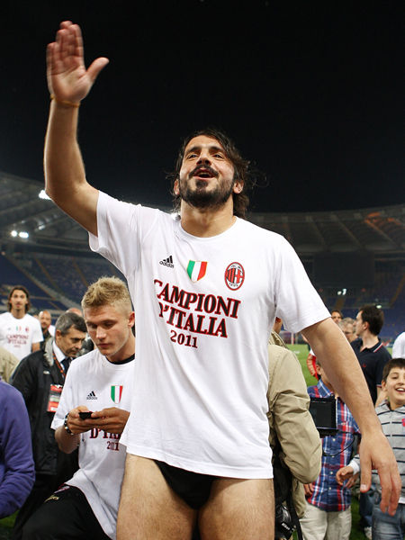 率领球队晋级亚洲杯正赛，新加坡临时主帅加文-李转正（率队进军亚洲杯正赛，新加坡代理主帅加文·李获正式任命）