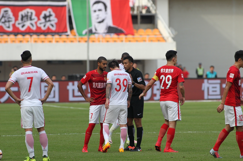 津门虎、申花发布联合倡议书：不发表地域歧视、群体攻击言论（津门虎与申花联合倡议：抵制地域歧视与群体攻击言论）