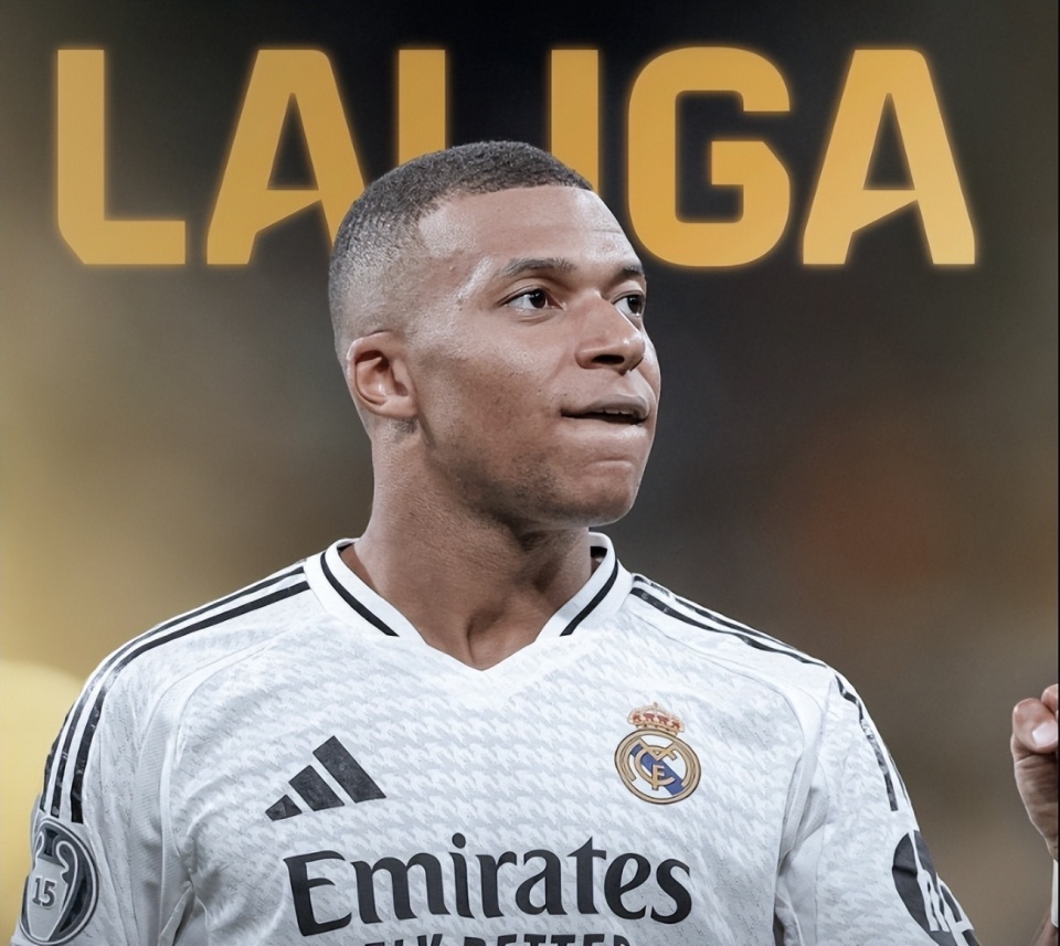 南通发布：苏超南通队载誉而归，3000多名球迷迎接城市英雄（南通发布：苏超南通队凯旋，三千余球迷迎接城市英雄）