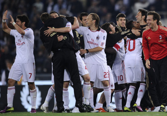 阿莫林称赞曼联定位球教练卡洛斯-费尔南德斯：他比我强得多（阿莫林盛赞曼联定位球教练卡洛斯·费尔南德斯：他远强于我）