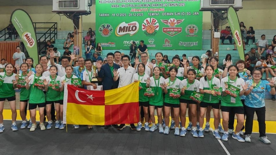 世体：法兰克福球迷在诺坎普制造骚乱，巴萨要求经济赔偿（世体：法兰克福球迷在诺坎普引发骚动，巴萨提出经济索赔）